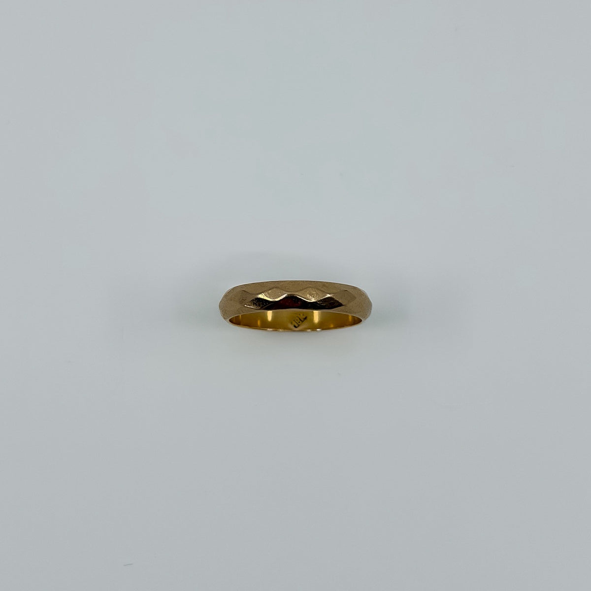 Vintage 18ct rose gold faceted full band ring with polished finish and visible inner 18k stamp.