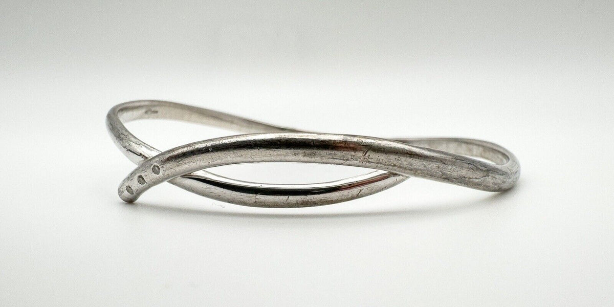 Hot Diamonds Wavey Trilogy 0.03ct Diamond Bangle in Sterling Silver 925