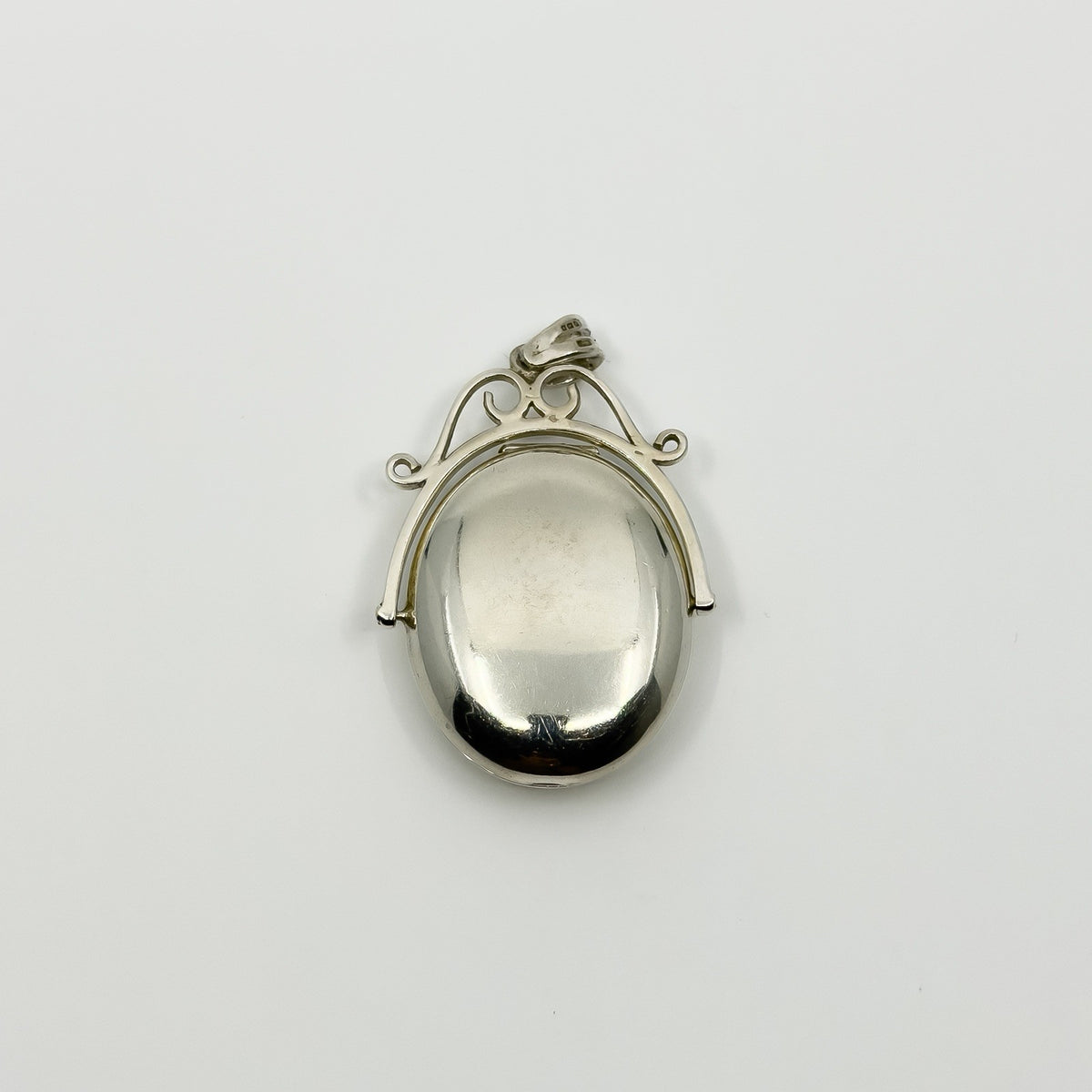 Vintage Sterling Silver Articulated Oval Foliate Engraved Locket 925 (Birm 1997)