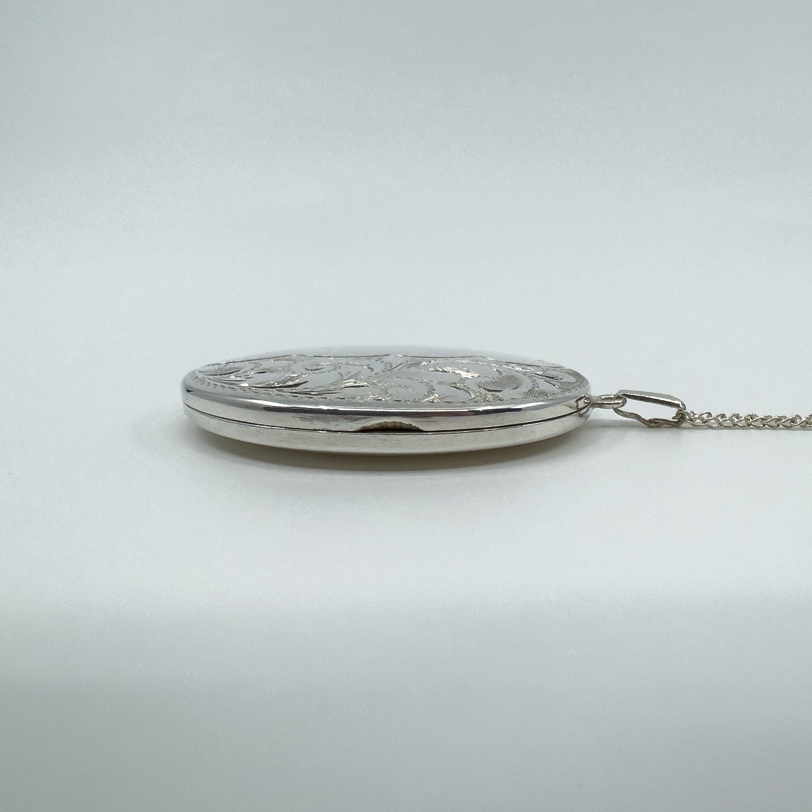 Vintage Sterling Silver Oval Engraved Photo Locket & 20” Curb Chain Necklace 925
