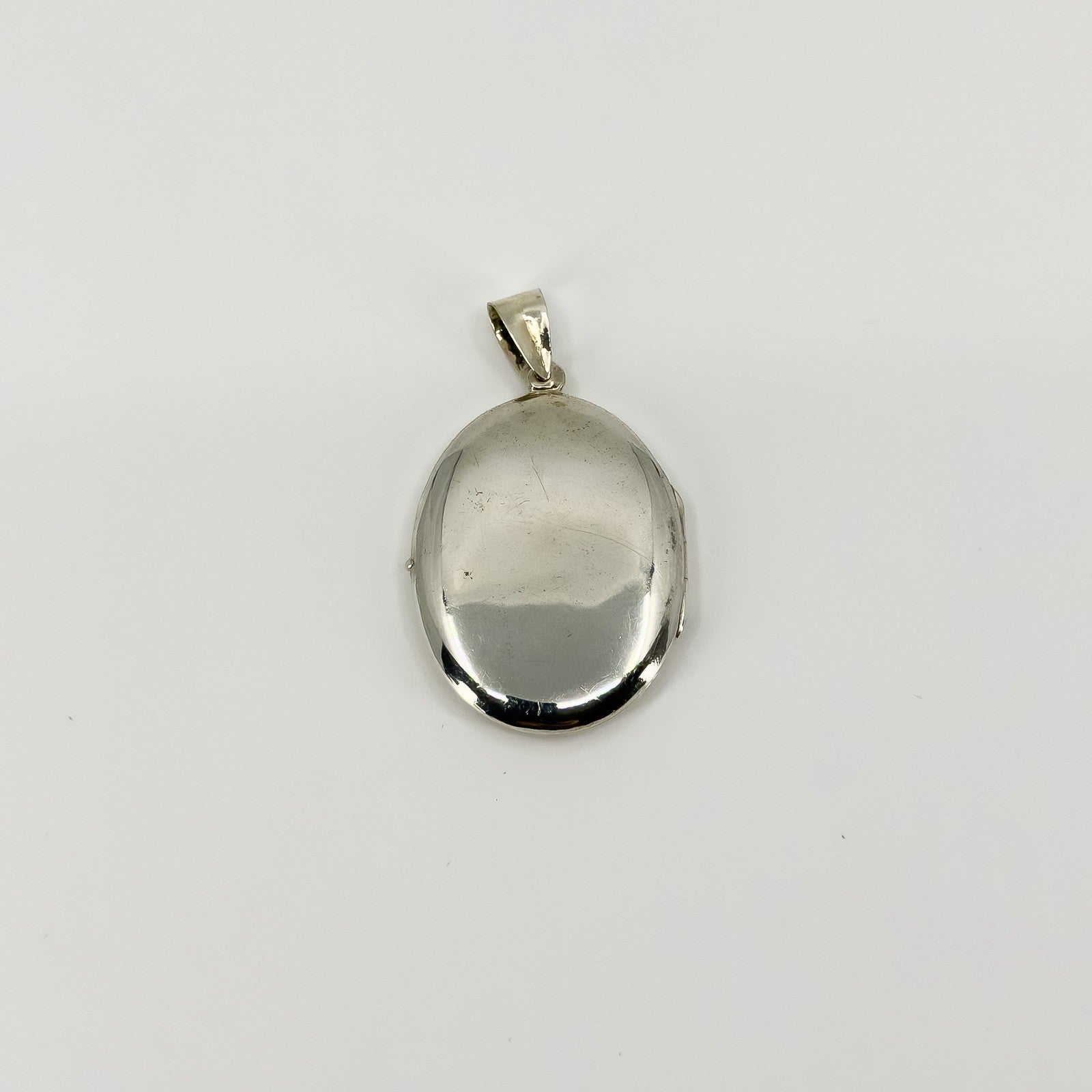 Vintage Sterling Silver Oval Foliate Engraved Locket 925