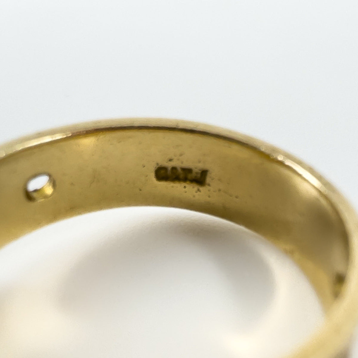 Vintage 9ct Gold Buckle Ring Size N (London 1970)