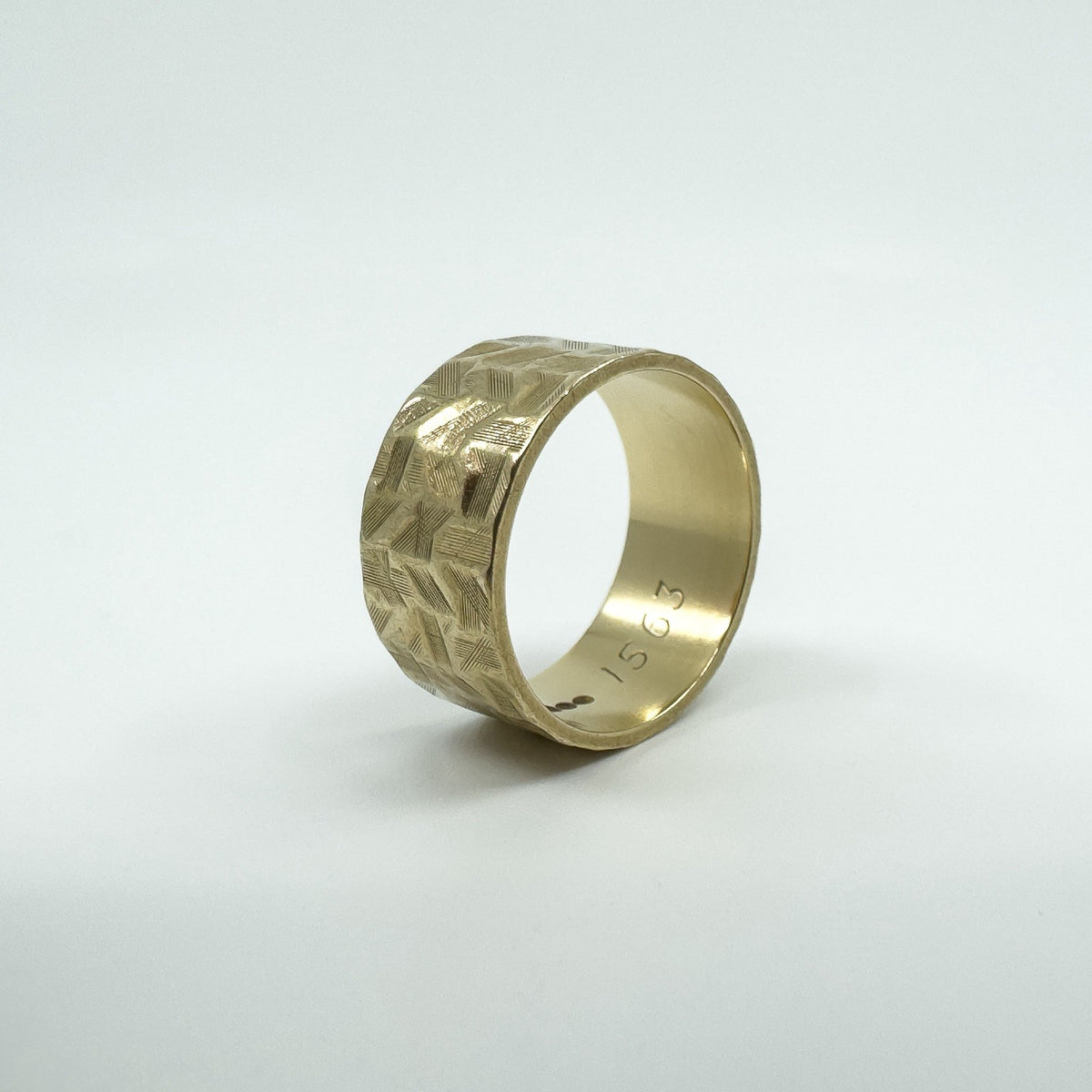 Vintage 9ct Gold Wide Chevron Engraved Full Band Ring 375 Size L (London 1972)