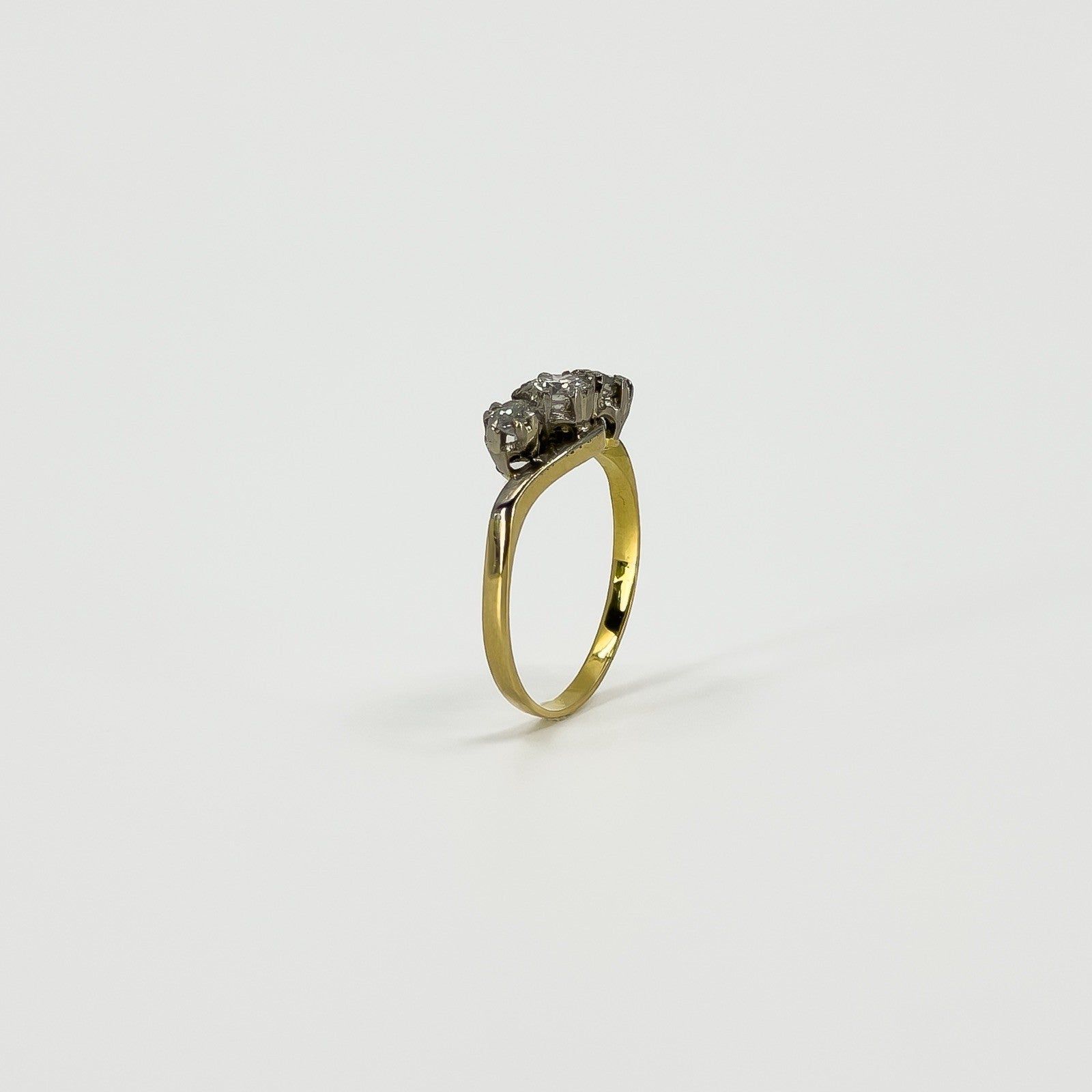Vintage 18ct Gold & Platinum 0.45ct Diamond Trilogy Ring 750 Size K