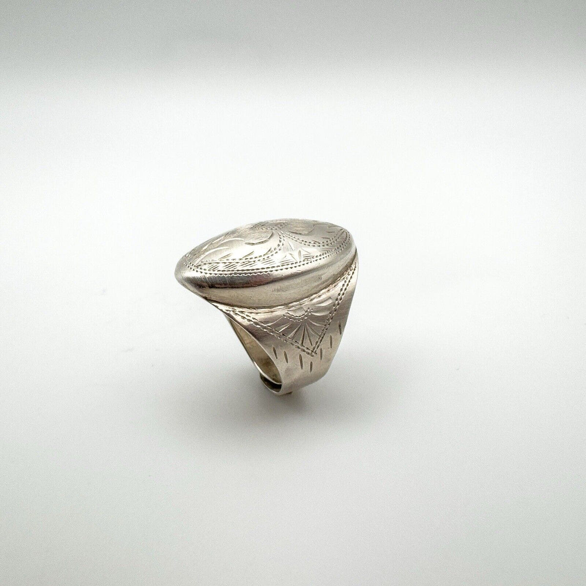 Large Chunky Oval Vintage Engraved Ring in Sterling Silver 925 Size P - Q by DPG