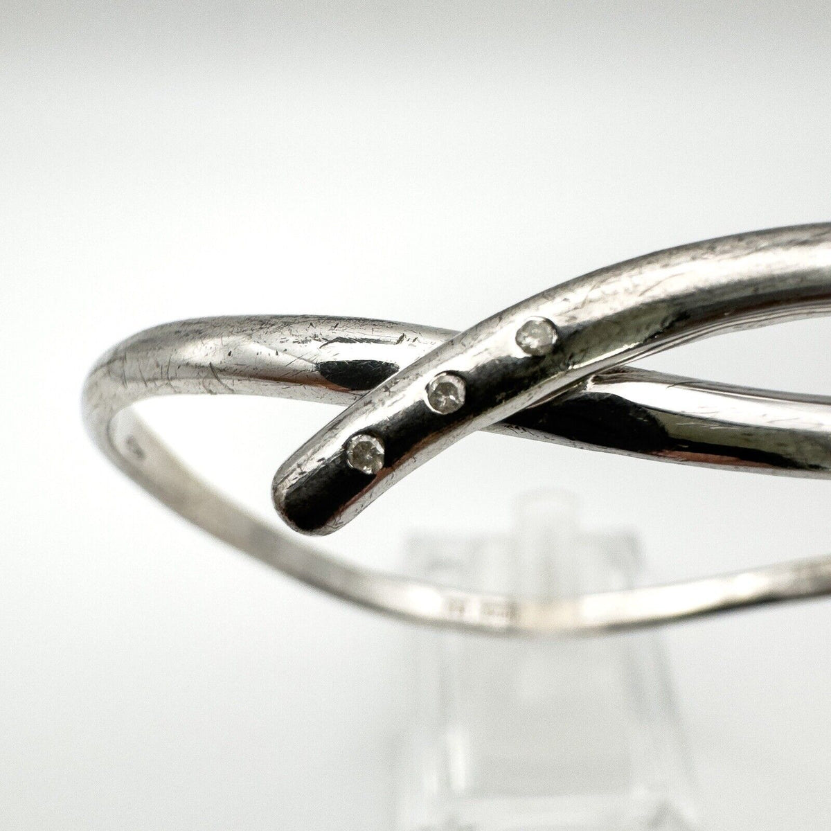 Hot Diamonds Wavey Trilogy 0.03ct Diamond Bangle in Sterling Silver 925