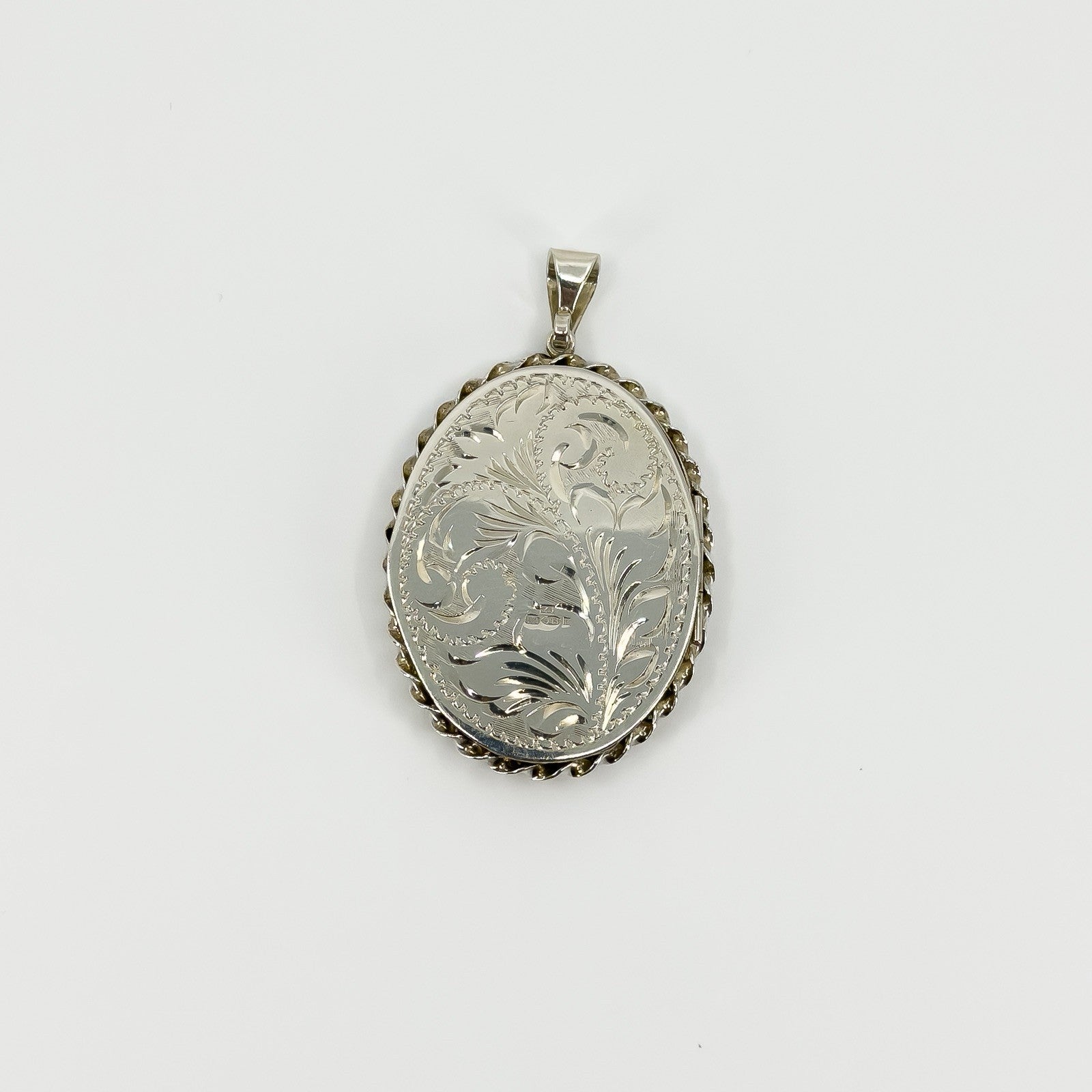 Vintage Sterling Silver & Yellow Gold Oval Foliate Engraved Floral Locket 925
