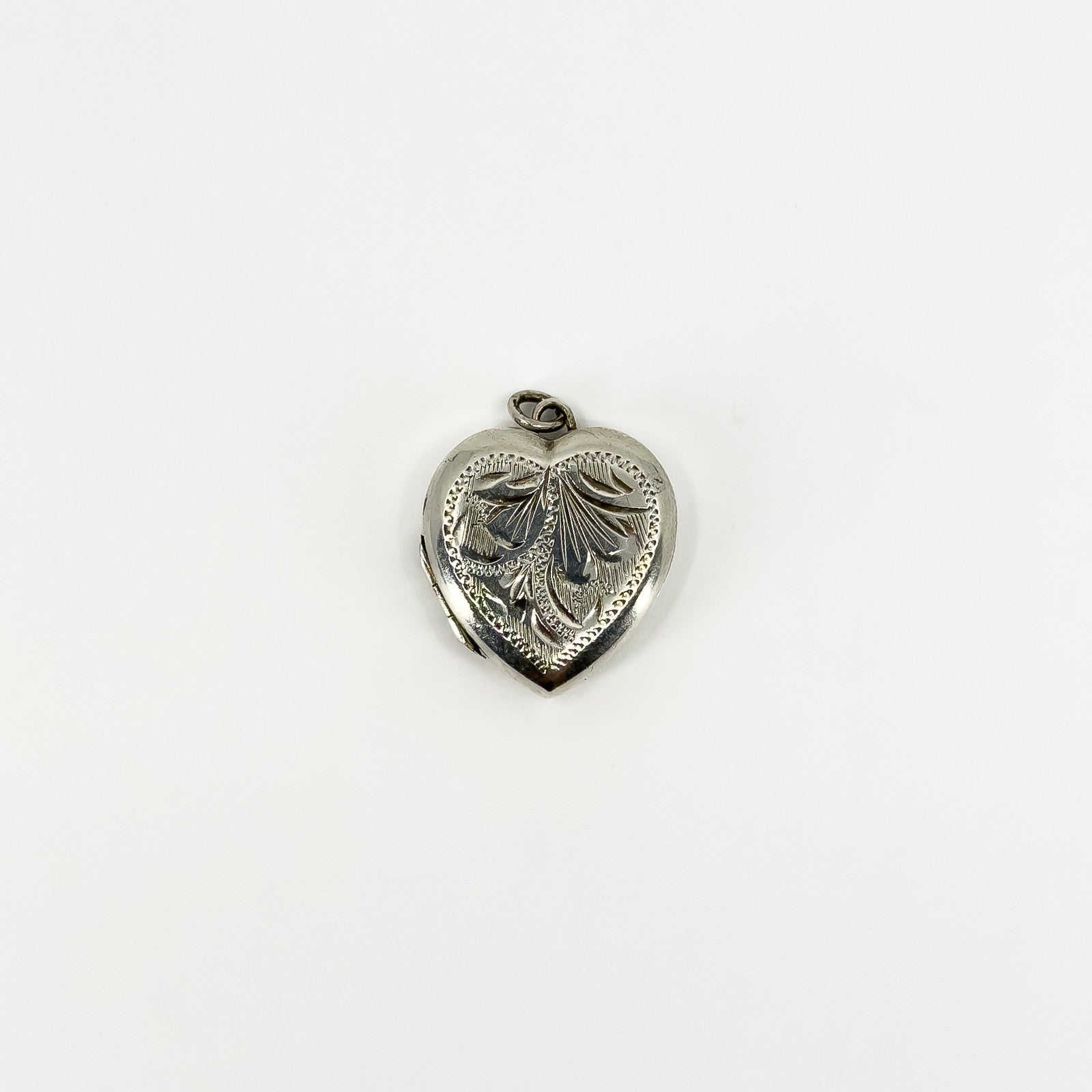 Vintage Sterling Silver Foliate Engraved Heart Photo Locket / Pendant 925