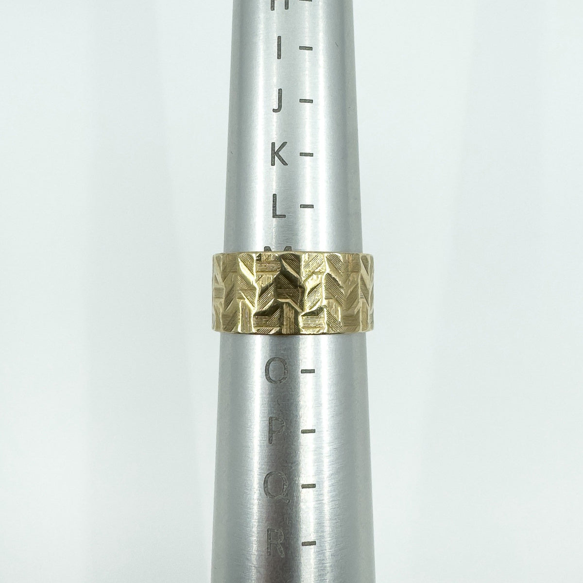 Vintage 9ct Gold Wide Chevron Engraved Full Band Ring 375 Size L (London 1972)