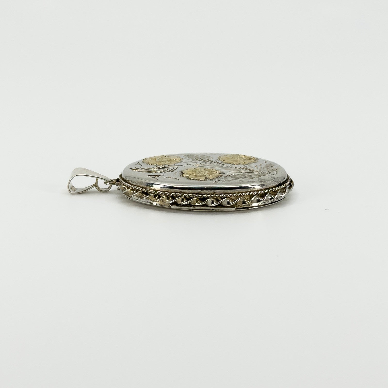Vintage Sterling Silver & Yellow Gold Oval Foliate Engraved Floral Locket 925