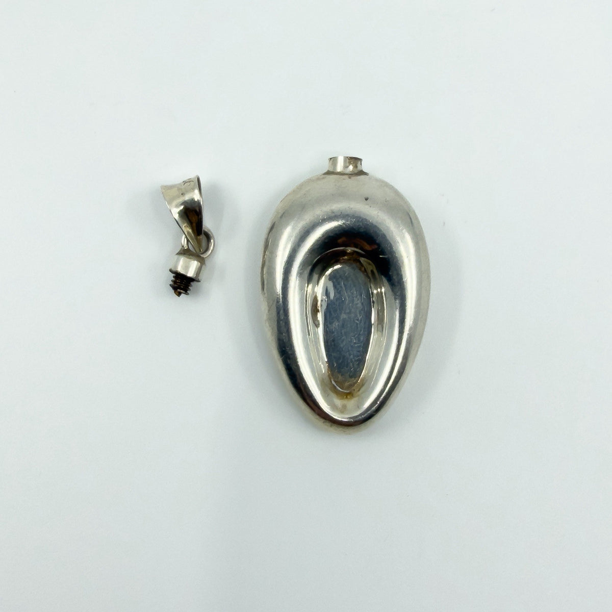 Unusual Chunky Vintage Sterling Silver Oval Perfume / Poison Bottle Pendant 925