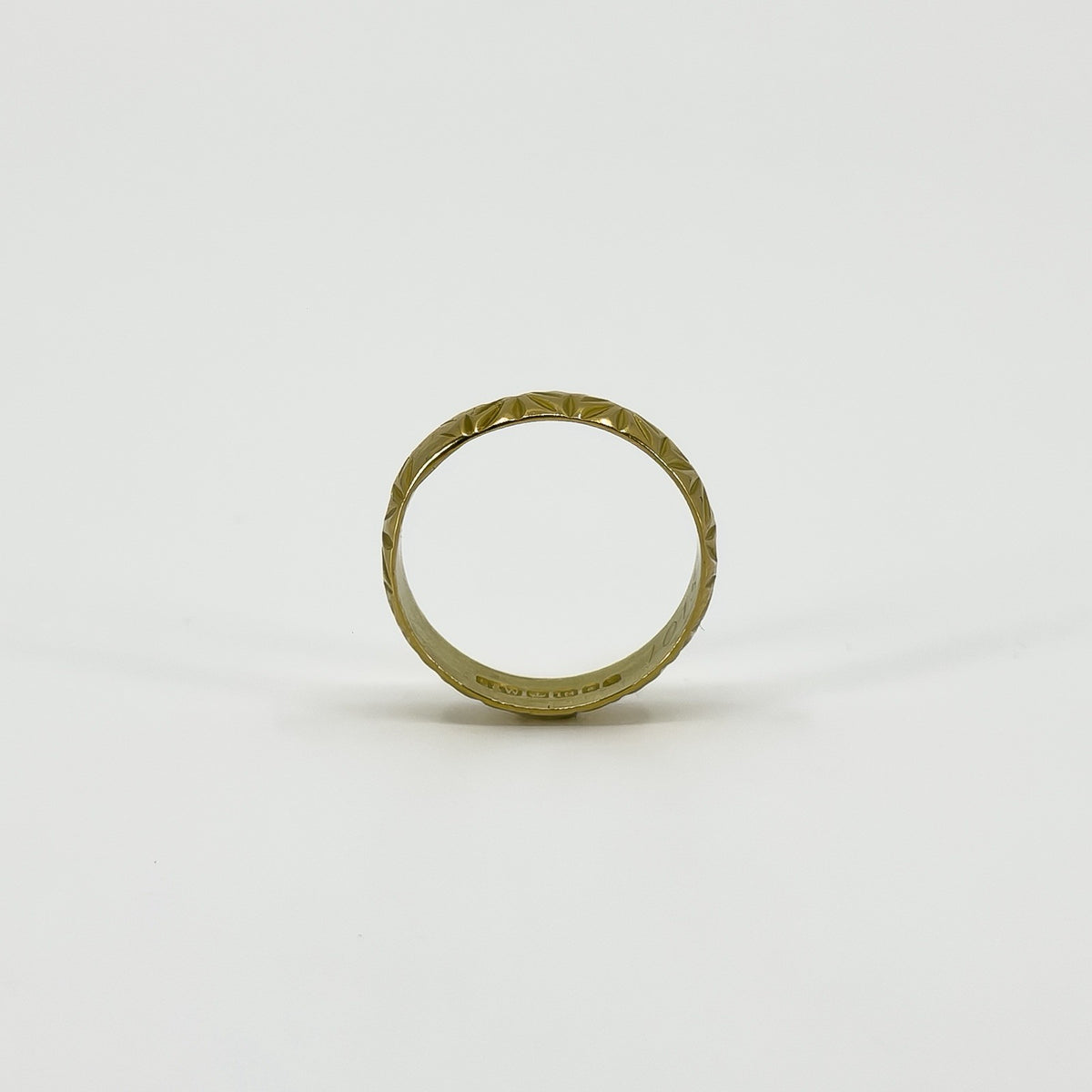 Vintage 18ct Gold Floral Leaf Engraved Full Band / Ring 750 Size N - O (1967)