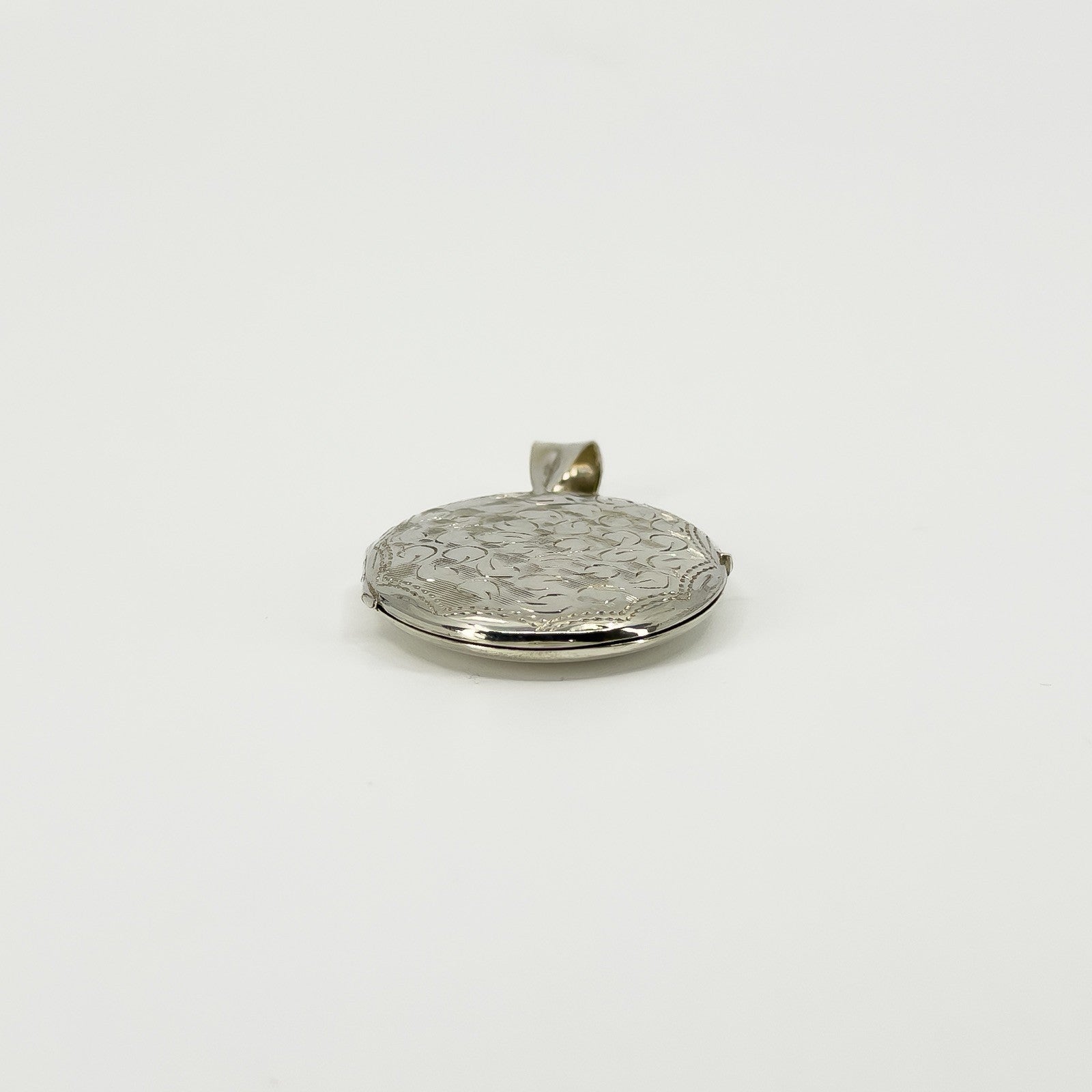 Vintage Sterling Silver Oval Foliate Engraved Locket 925