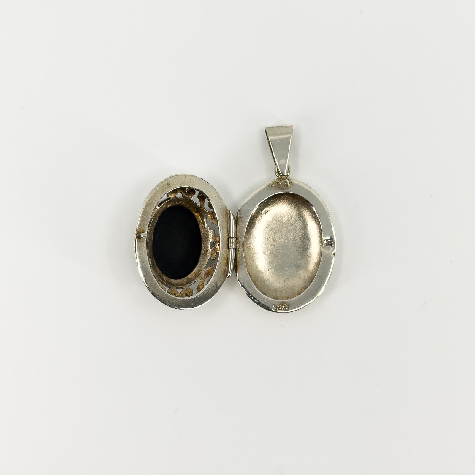 Chunky Vintage Sterling Silver Oval Black Onyx Engraved Locket 925