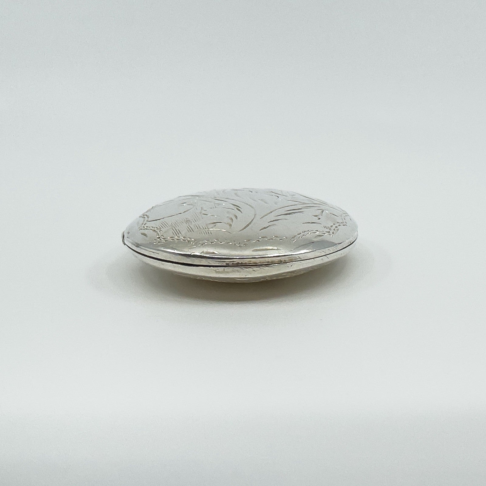 Vintage Oval Foliate Engraved Locket in Sterling Silver 925 (1993)