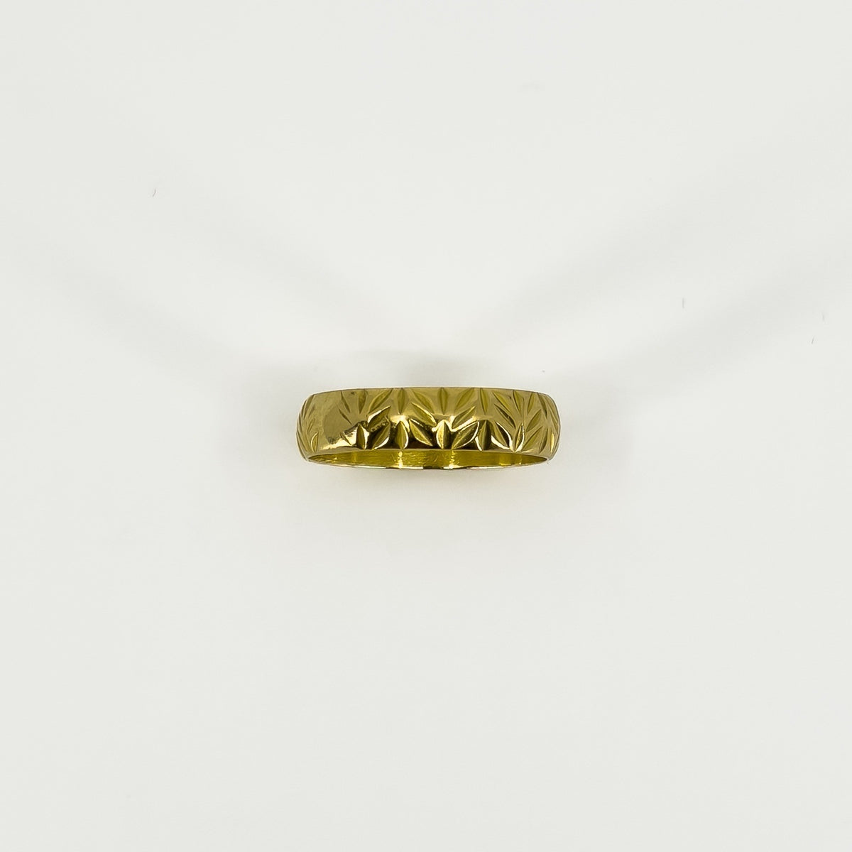 Vintage 18ct Gold Floral Leaf Engraved Full Band / Ring 750 Size N - O (1967)