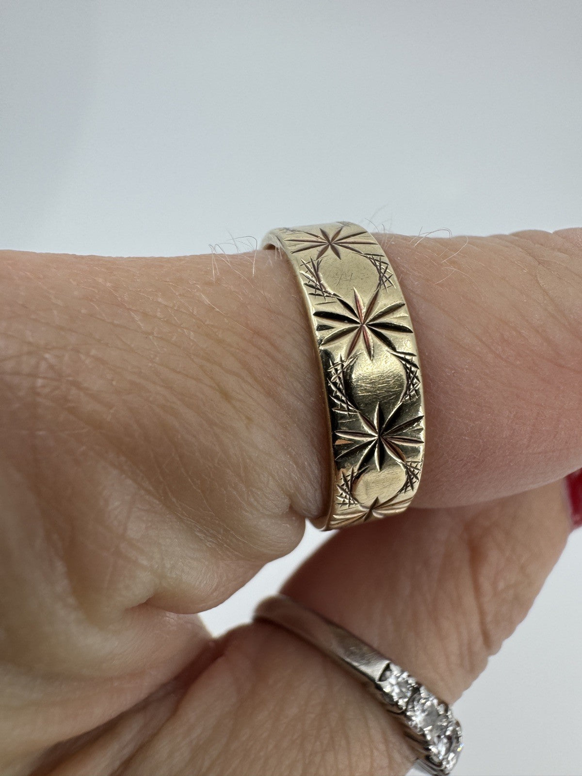 Vintage 9ct Gold Celestial Starry Engraved Full Band Ring 375 Size O (1977)