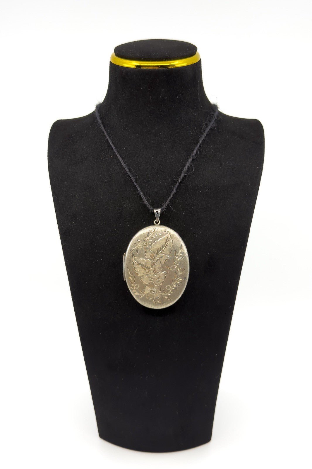 Large Vintage Sterling Silver Oval Floral Engraved Locket 925 (Birm 1973)