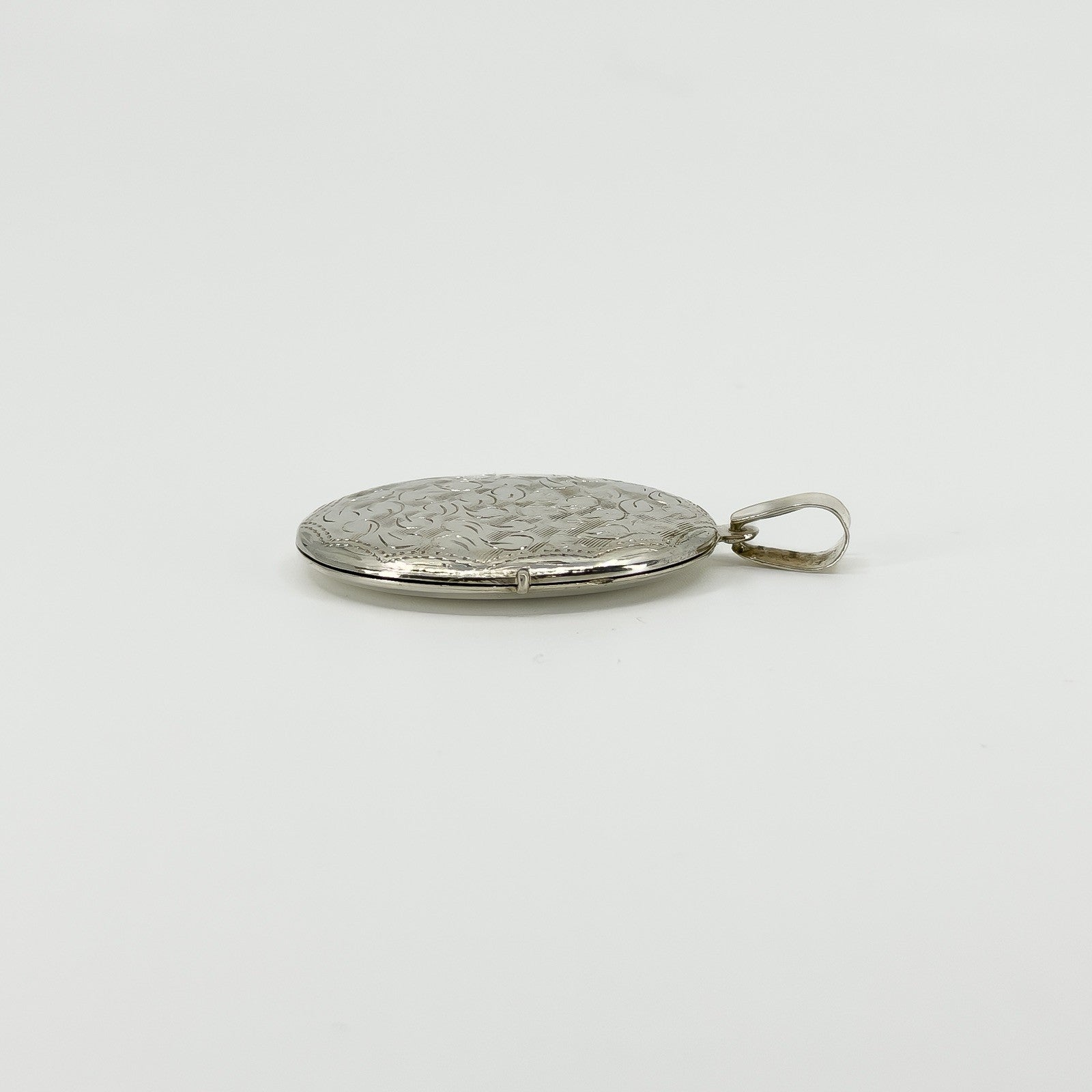 Vintage Sterling Silver Oval Foliate Engraved Locket 925
