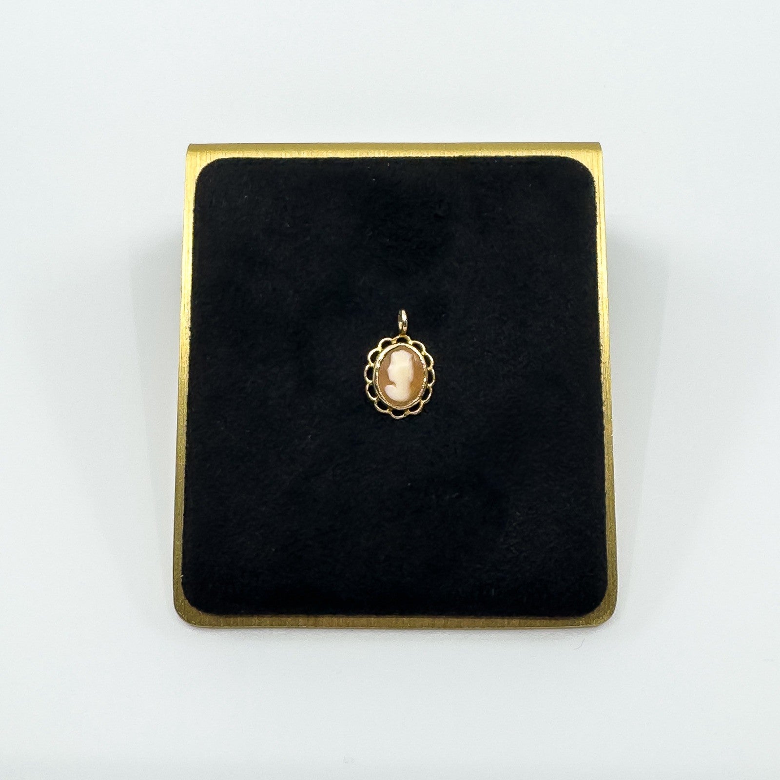 Vintage 9ct Gold Small Oval Carved Shell Cameo Pendant 375 (Left Facing)