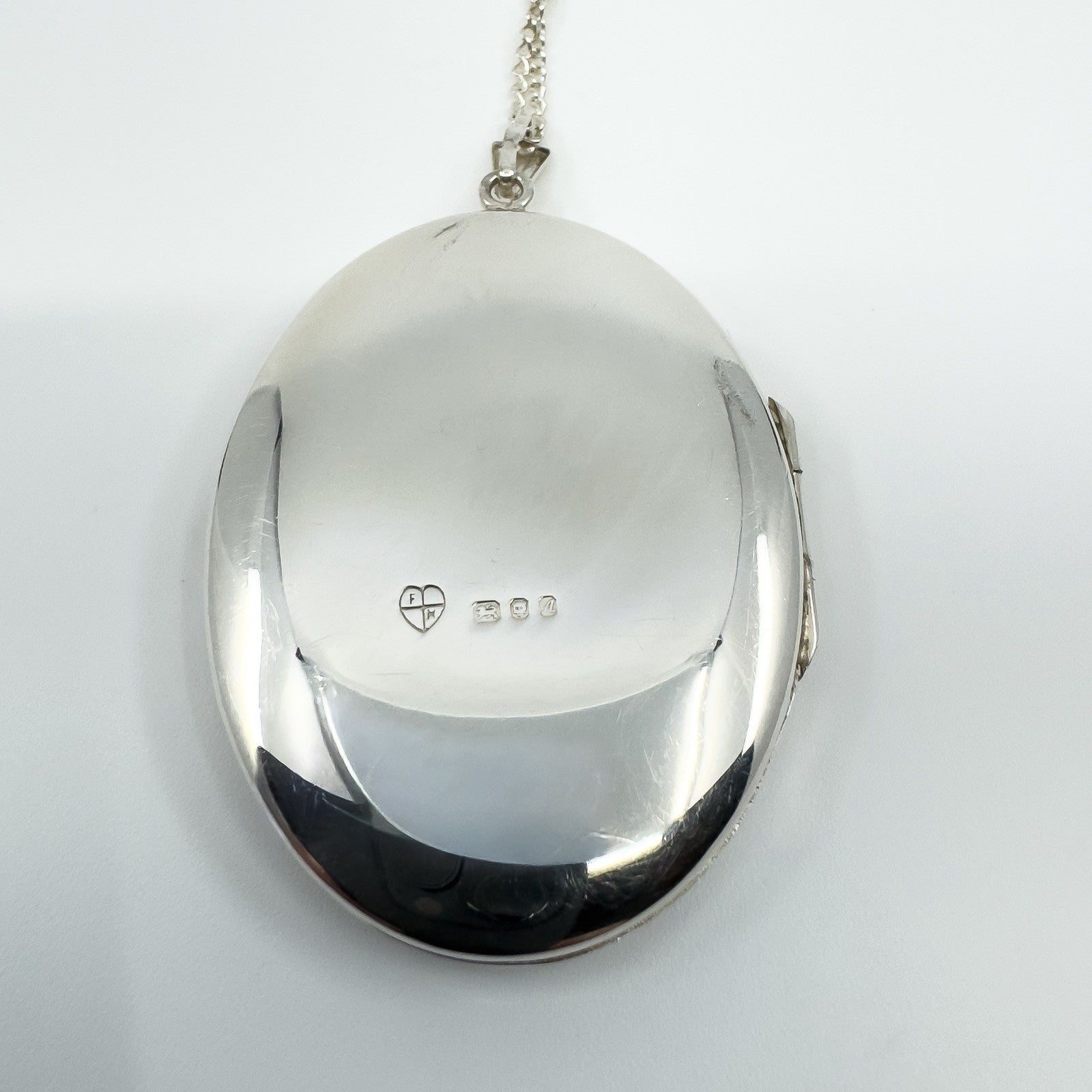 Vintage Sterling Silver Oval Engraved Photo Locket & 20” Curb Chain Necklace 925