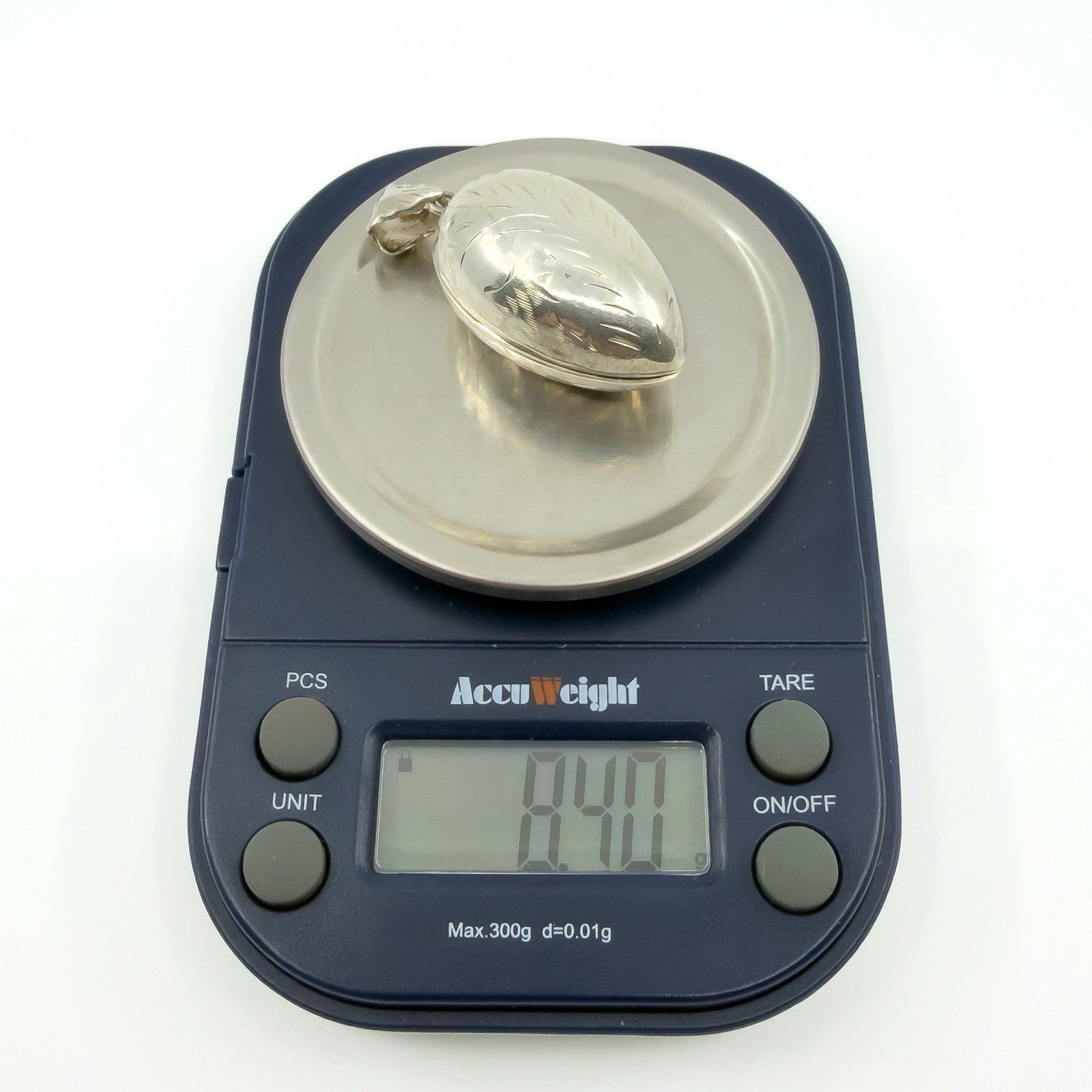 Chunky Vintage Sterling Silver Oval Foliate Engraved Photo Locket 925 (1996)