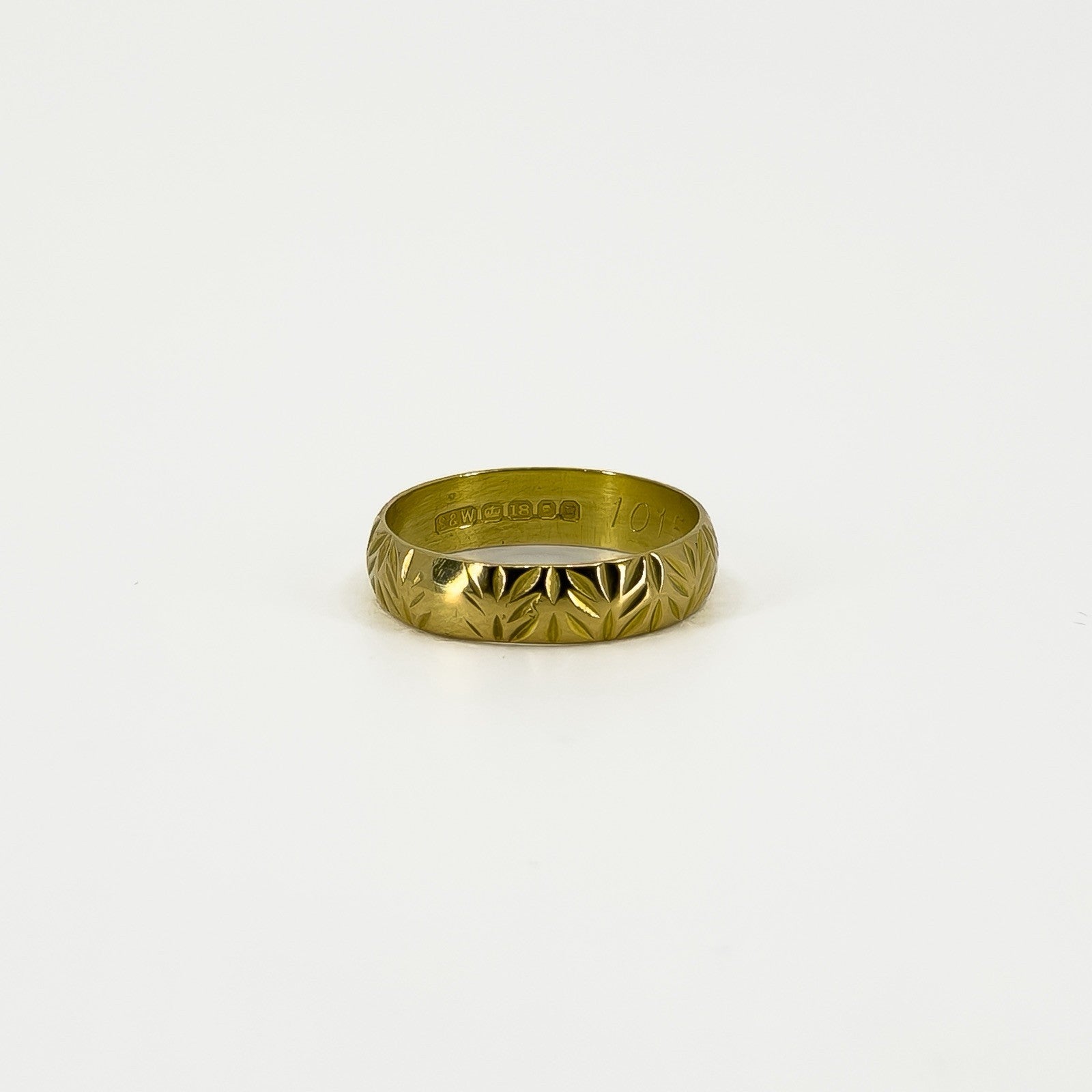 Vintage 18ct Gold Floral Leaf Engraved Full Band / Ring 750 Size N - O (1967)