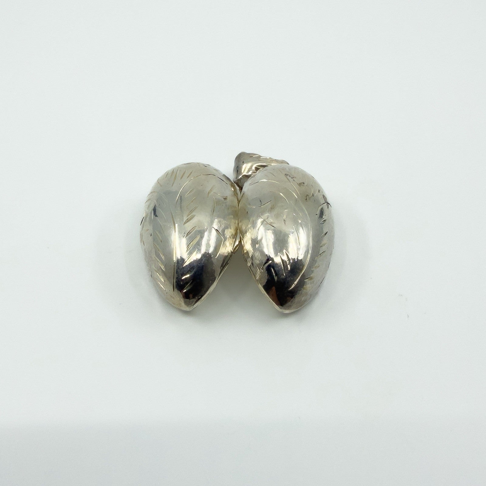 Chunky Vintage Sterling Silver Oval Foliate Engraved Photo Locket 925 (1996)