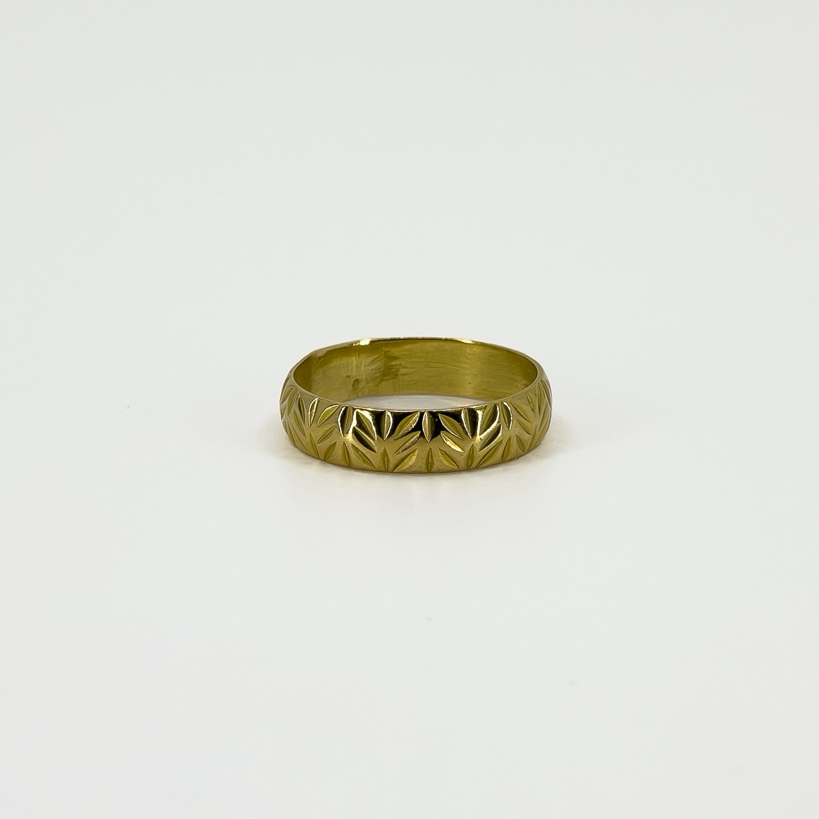 Vintage 18ct Gold Floral Leaf Engraved Full Band / Ring 750 Size N - O (1967)