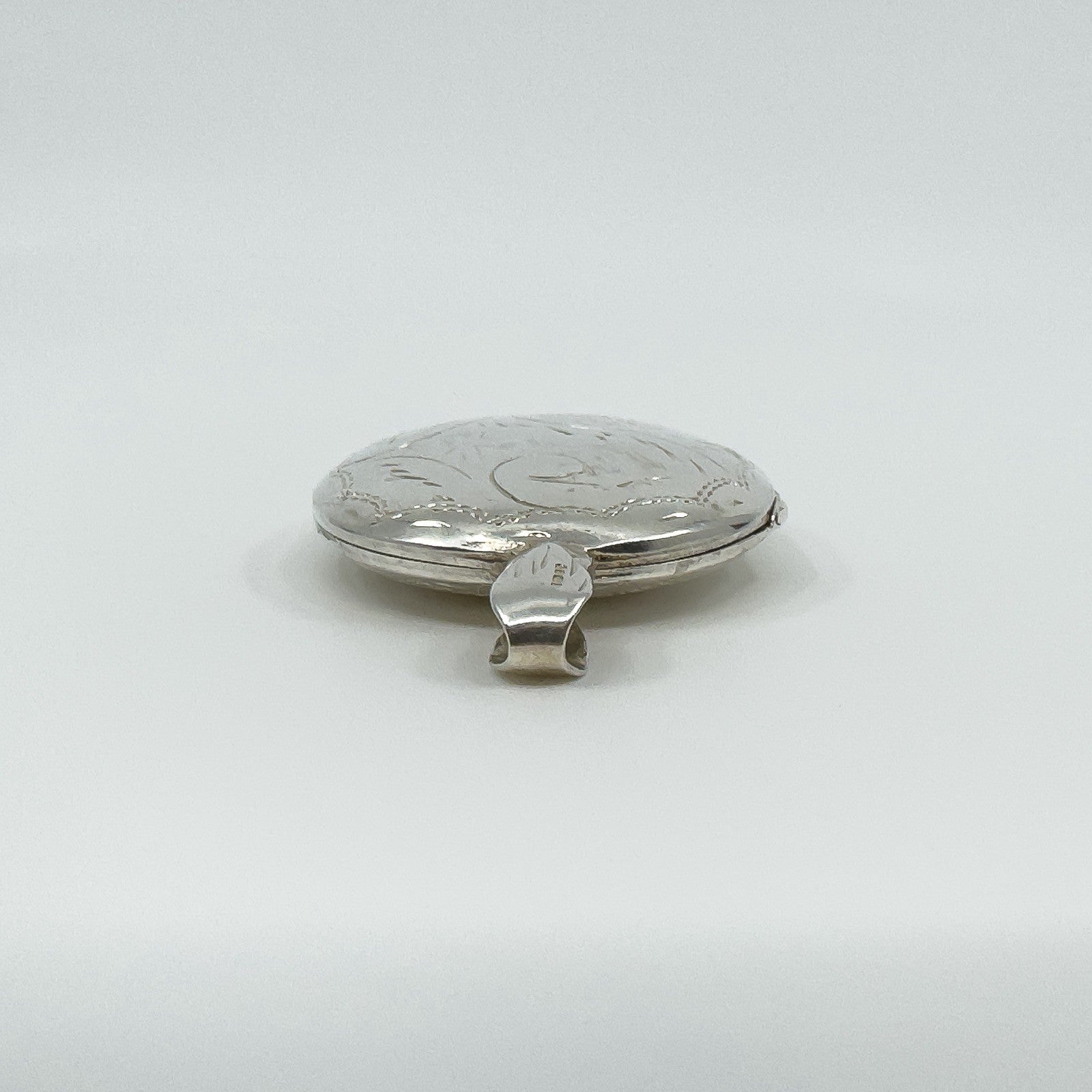 Vintage Oval Foliate Engraved Locket in Sterling Silver 925 (1993)