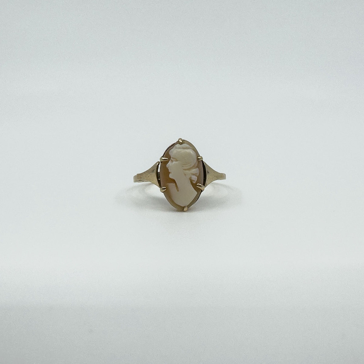 Vintage 9ct Gold Small Left Facing Carved Cameo Ring 375 Size P