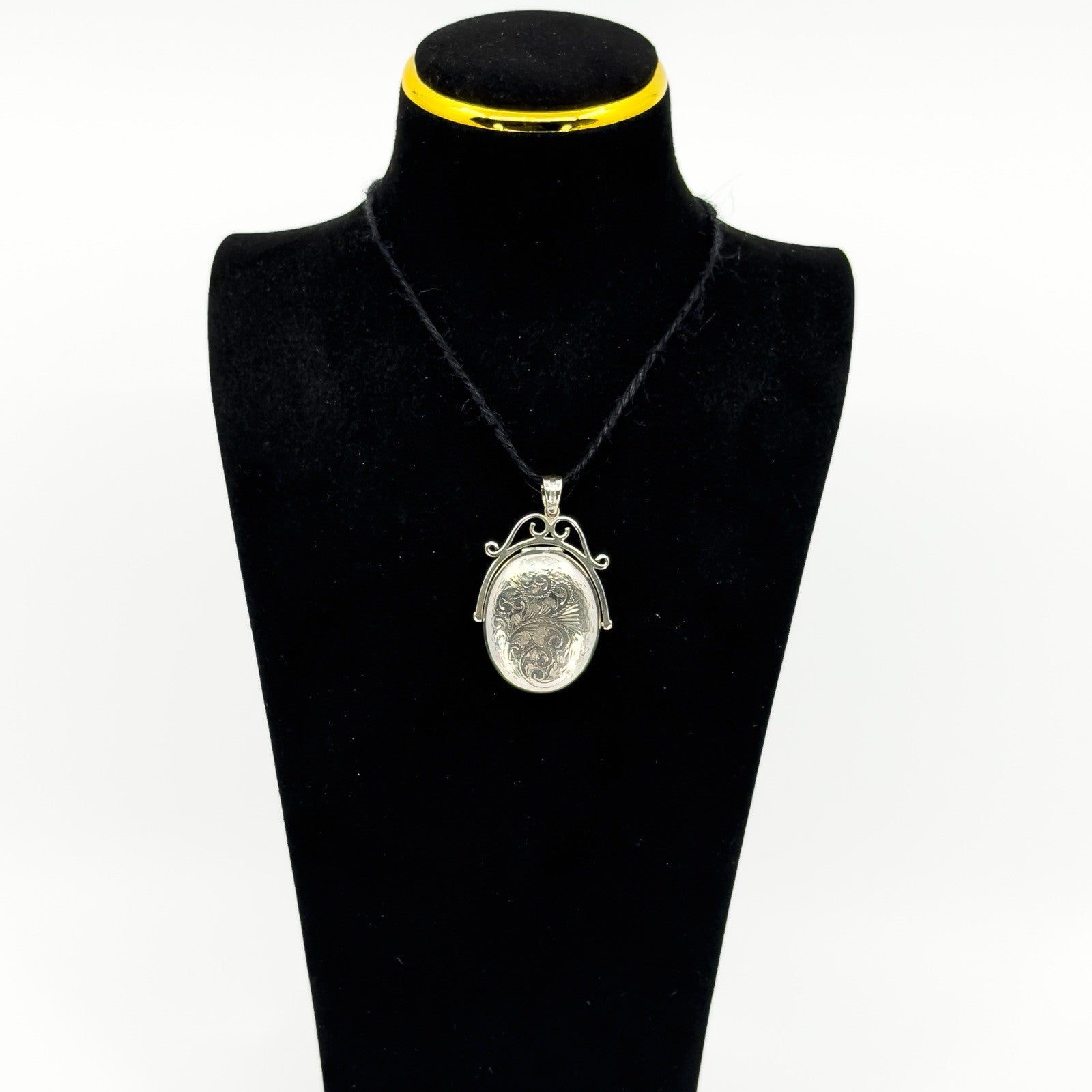 Vintage Sterling Silver Articulated Oval Foliate Engraved Locket 925 (Birm 1997)