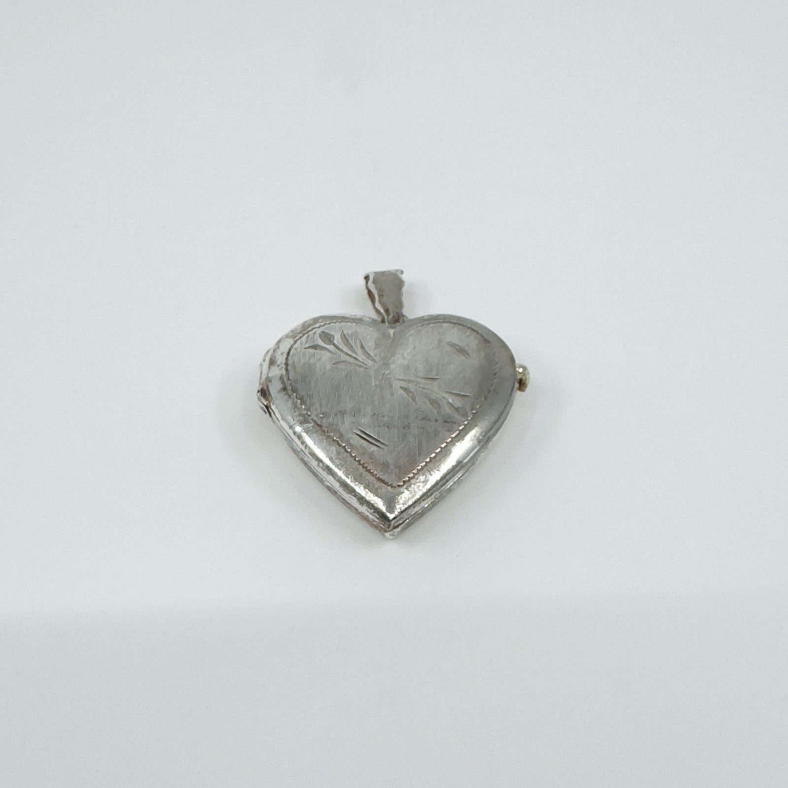Large Vintage Sterling Silver Foliate Engraved Heart Photo Locket / Pendant 925