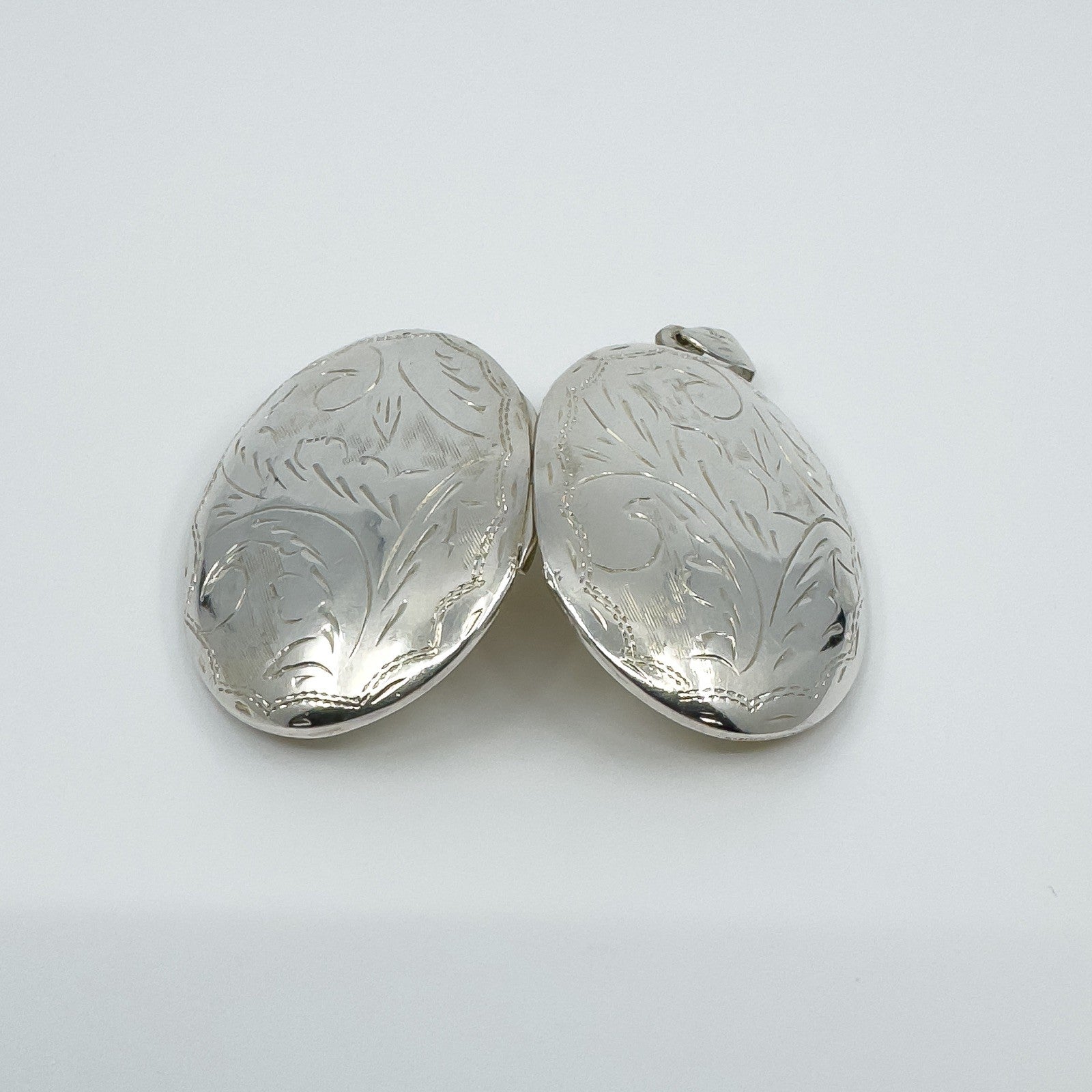 Vintage Oval Foliate Engraved Locket in Sterling Silver 925 (1993)