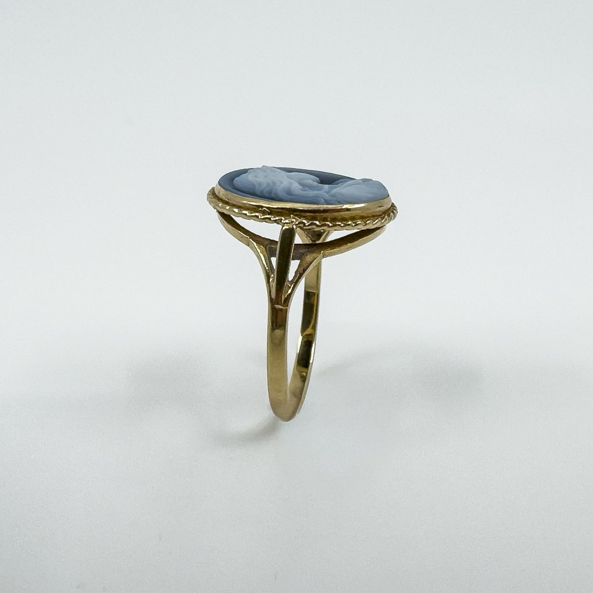 Vintage 9ct Gold Blue Agate Carved Cameo Ring Size Q 1/2