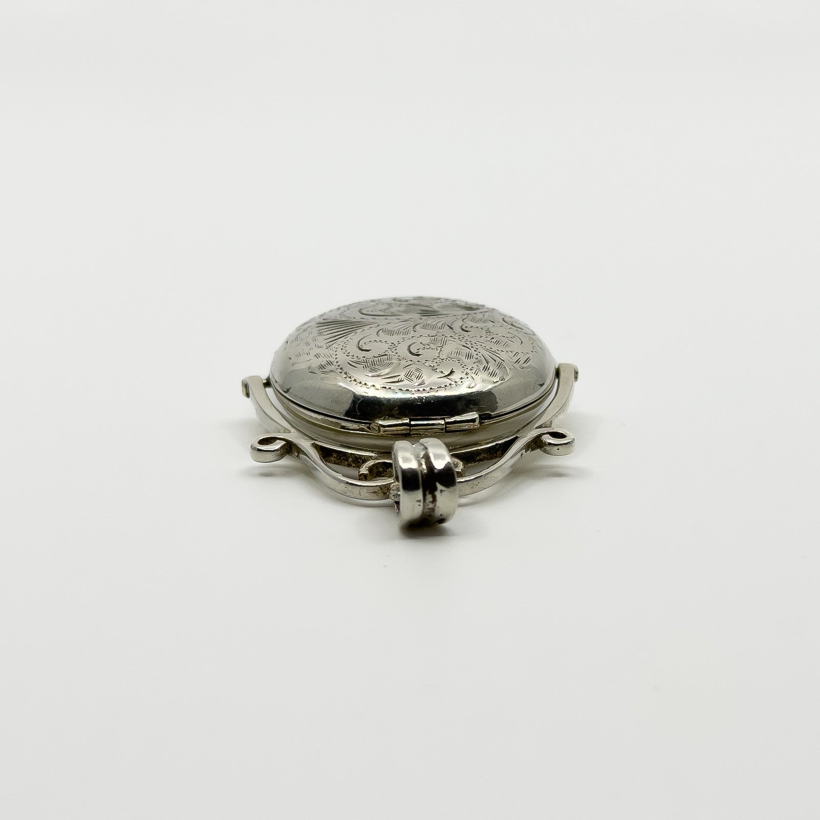 Vintage Sterling Silver Articulated Oval Foliate Engraved Locket 925 (Birm 1997)