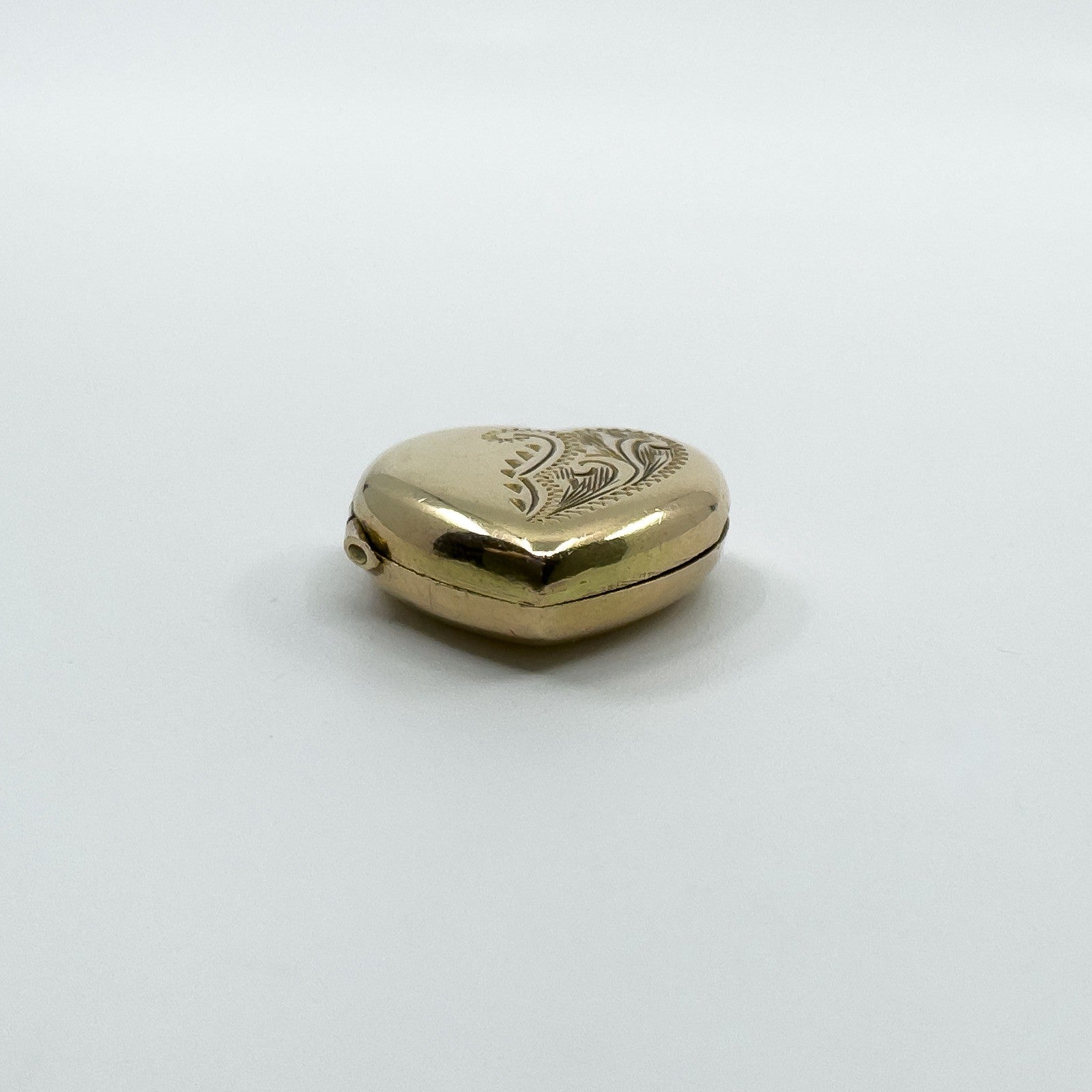 Vintage 9ct Gold Back & Front Heart Locket Etched Engraving 375