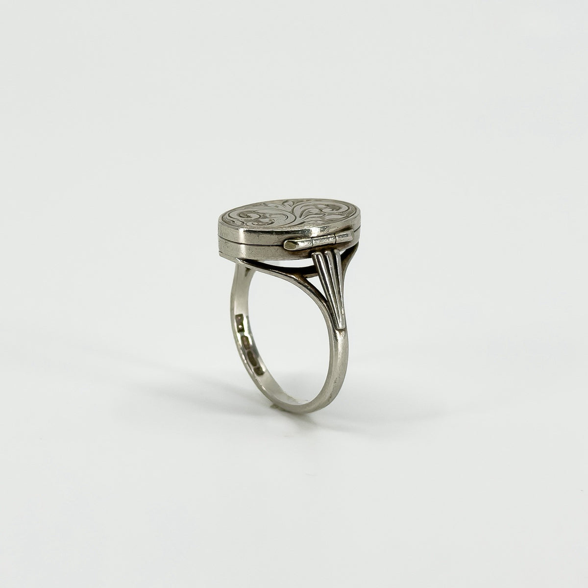 Vintage Sterling Silver Engraved Secret Locket Ring 925 Size P