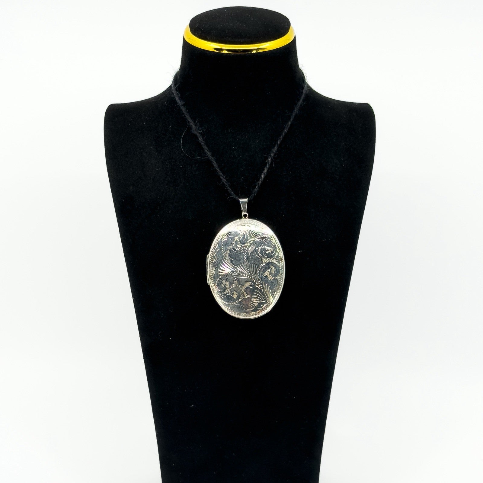 Large Vintage Sterling Silver Oval Floral Engraved Locket 925