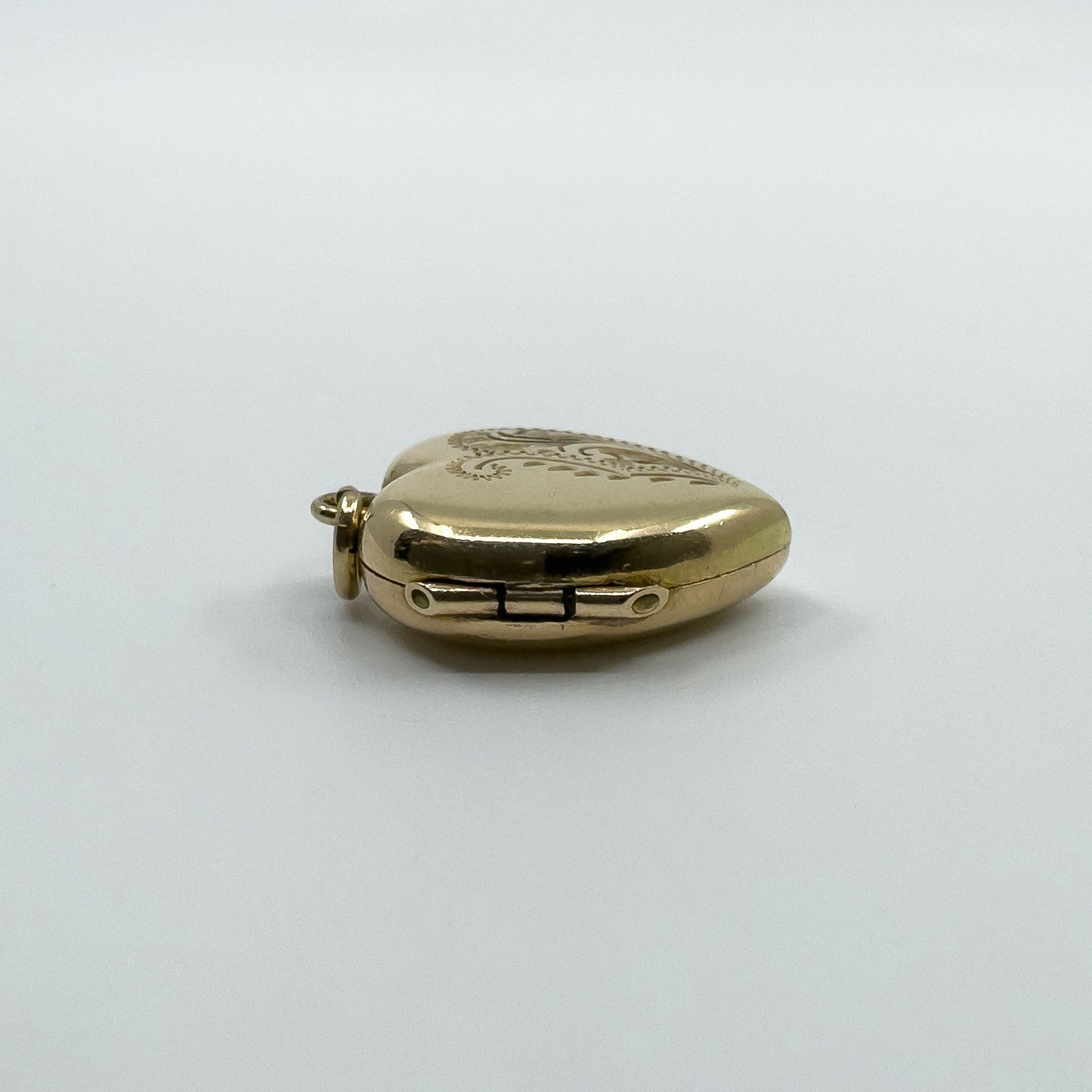 Vintage 9ct Gold Back & Front Heart Locket Etched Engraving 375