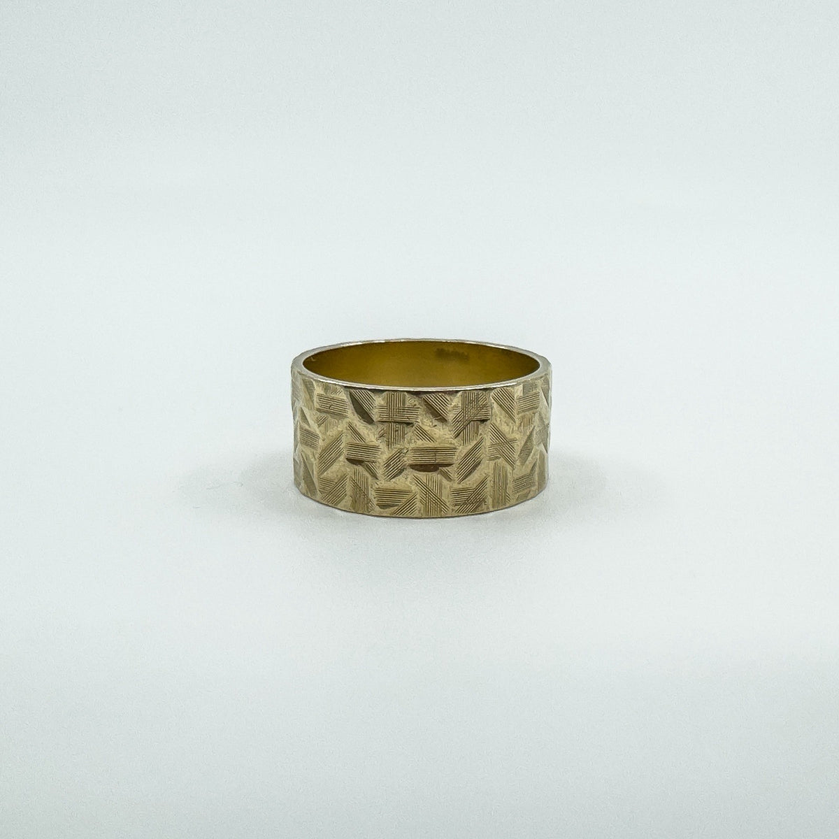 Vintage 9ct Gold Wide Chevron Engraved Full Band Ring 375 Size L (London 1972)