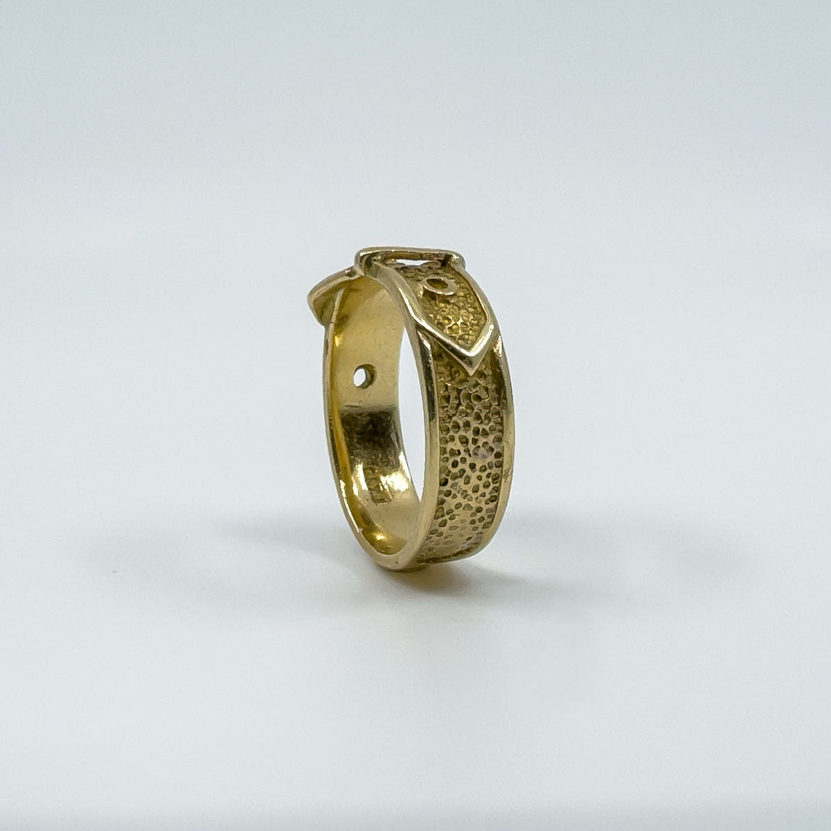 Vintage 9ct Gold Buckle Ring Size N (London 1970)