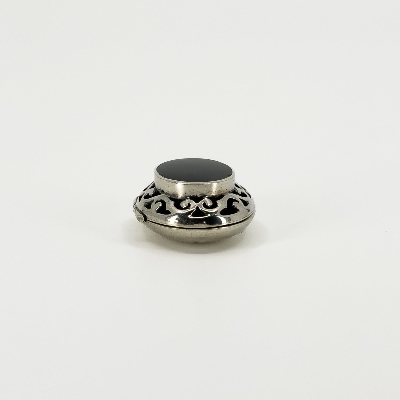 Chunky Vintage Sterling Silver Oval Black Onyx Engraved Locket 925
