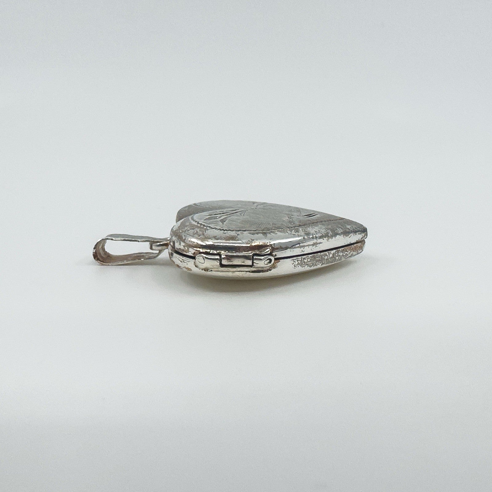 Large Vintage Sterling Silver Foliate Engraved Heart Photo Locket / Pendant 925