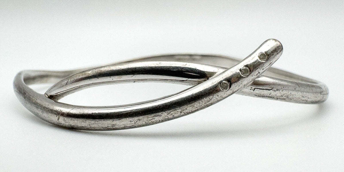 Hot Diamonds Wavey Trilogy 0.03ct Diamond Bangle in Sterling Silver 925