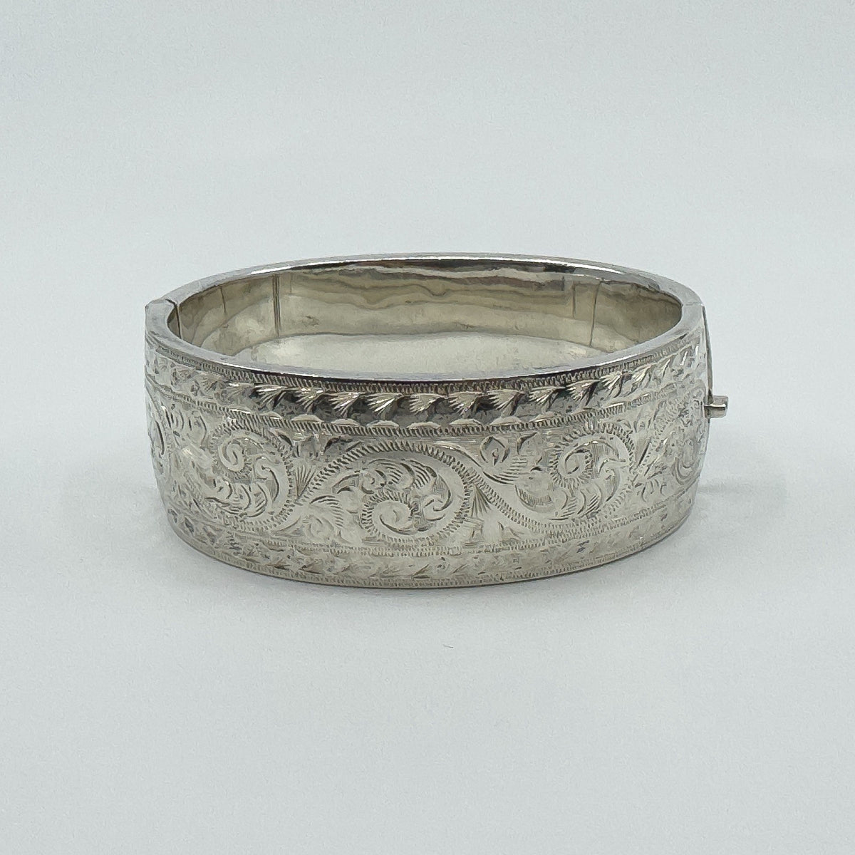 Vintage Sterling Silver Chunky Floral Engraved Bangle Bracelet 925 (Birm 1963)