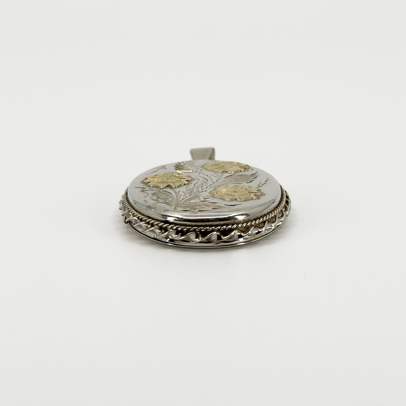 Vintage Sterling Silver & Yellow Gold Oval Foliate Engraved Floral Locket 925