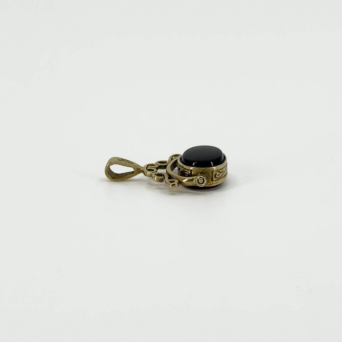 Vintage 9ct Gold Double Sided Black Onyx & Carnelian Fob 375