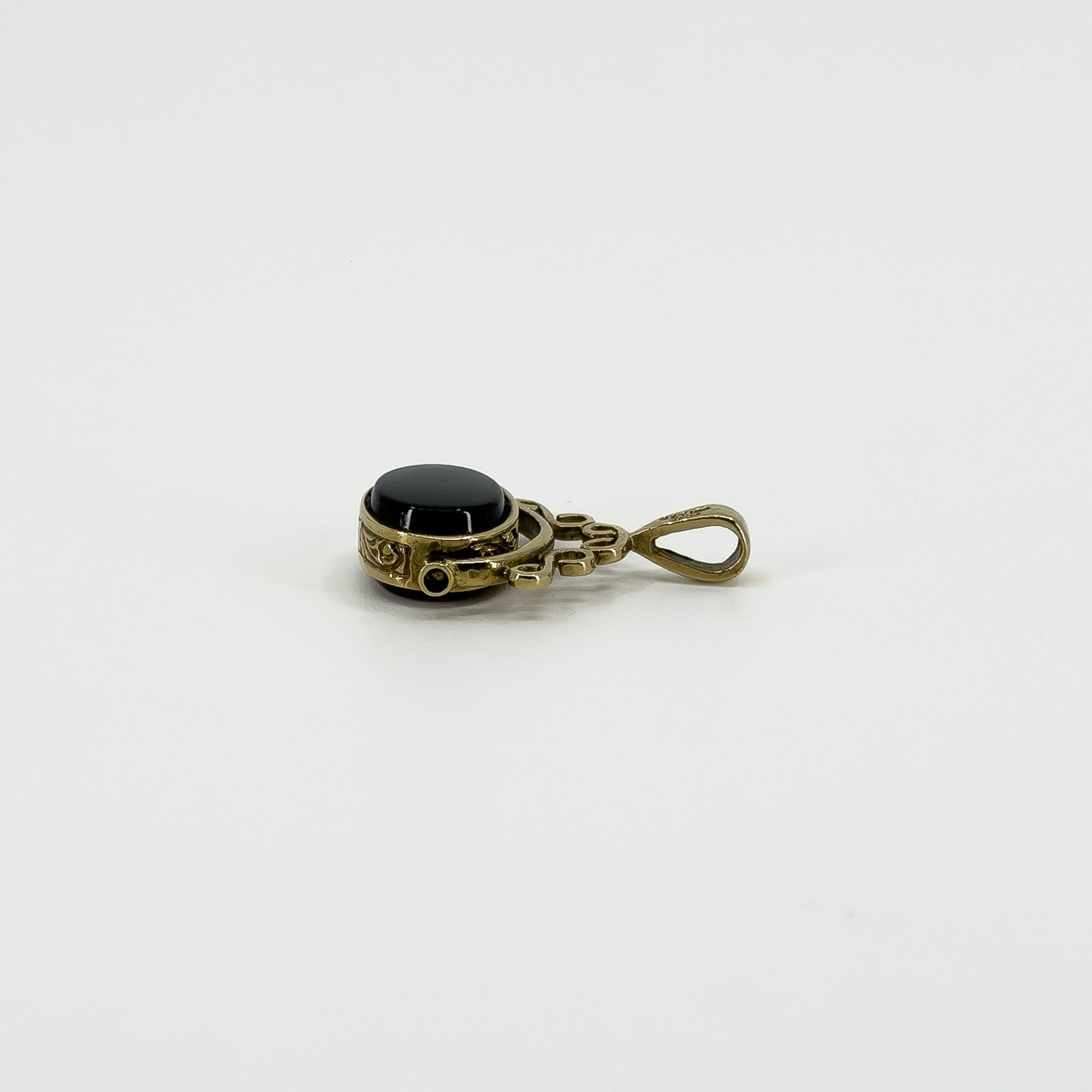 Vintage 9ct Gold Double Sided Black Onyx & Carnelian Fob 375