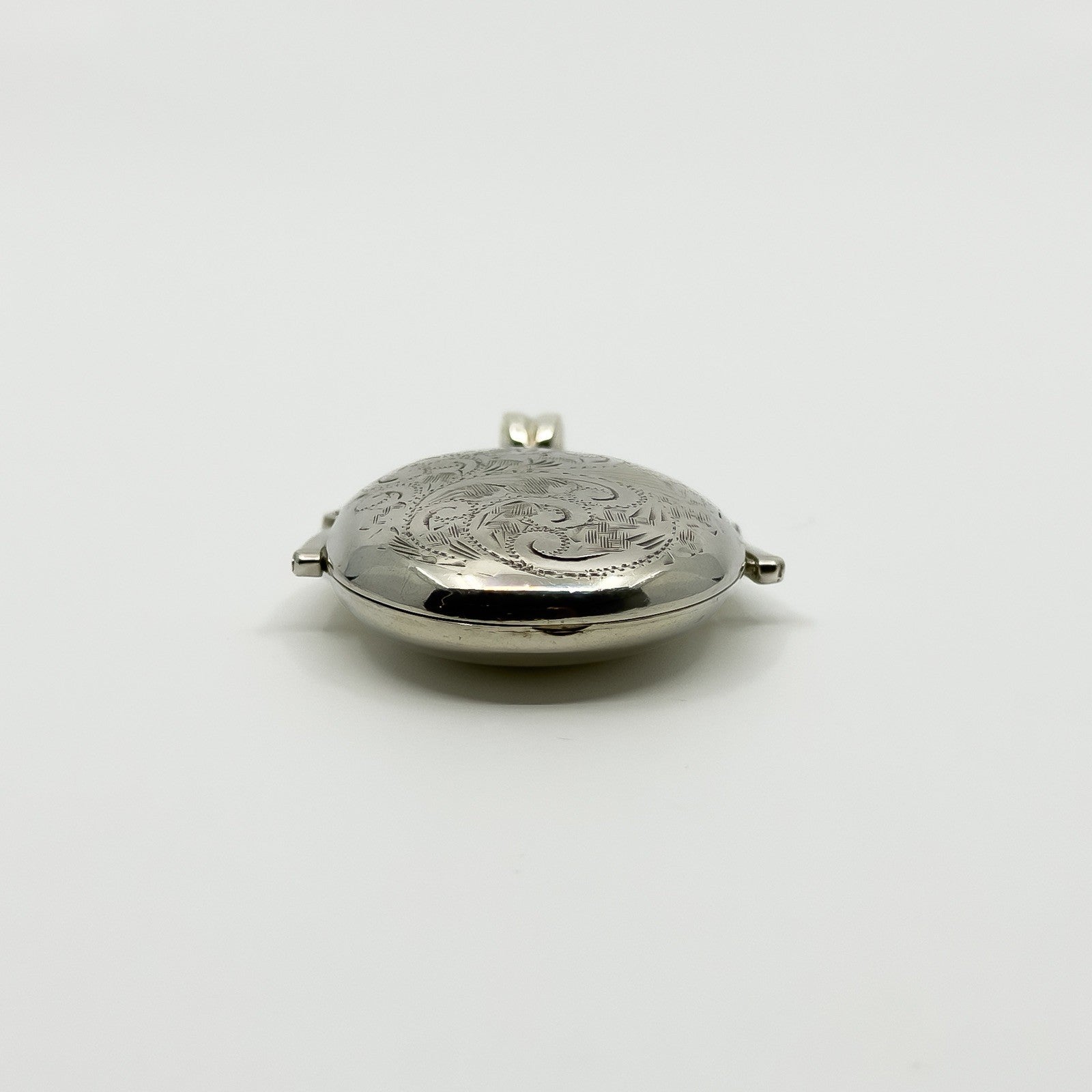 Vintage Sterling Silver Articulated Oval Foliate Engraved Locket 925 (Birm 1997)
